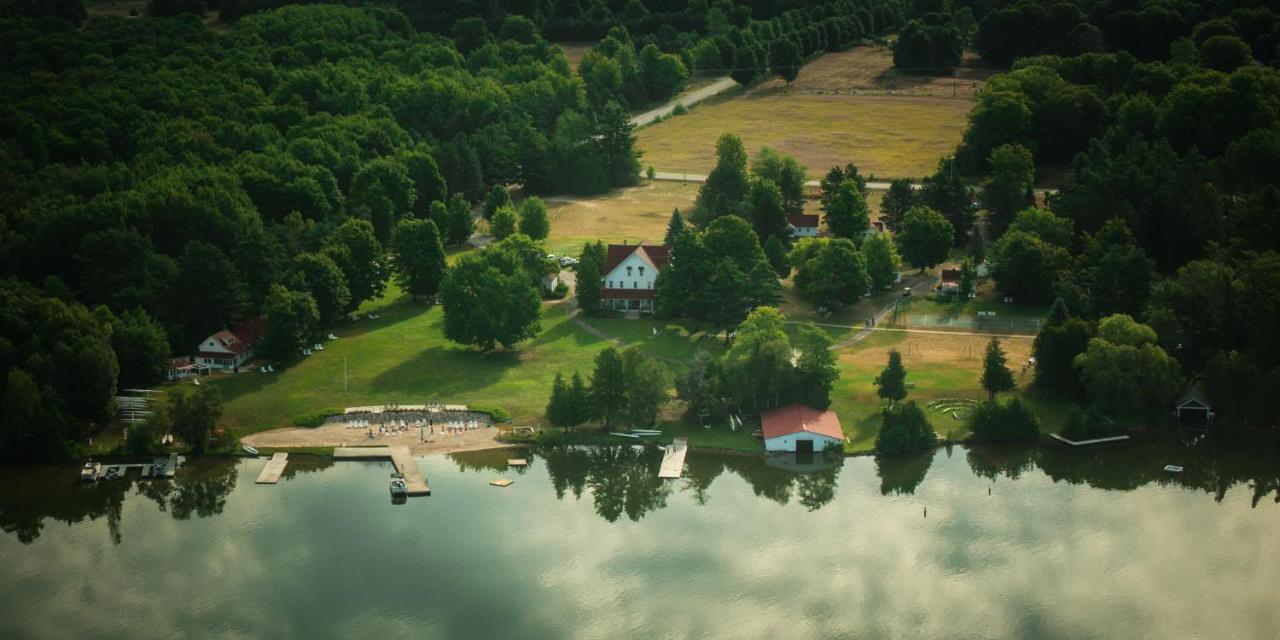 Fountain Point Hotel Suttons Bay Buitenkant foto